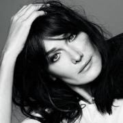 Esclusivo: Carla Bruni ti aspetta venerdì alle 12.10, solo su RMC! 
