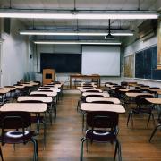 Insegnante licenziata perché “incapace” fa ricorso, ma la magistratura conferma: «Non può più insegnare»