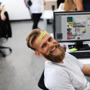 E a lavoro arriva il “Manager della felicità”, per il benessere dei dipendenti. Che ne dite?