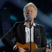 Sanremo 2018: Ron canta Almeno pensami