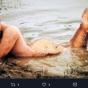 Ecco l’uomo-sirenetto: per il suo costume ha speso 1.300 euro!