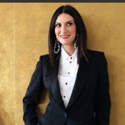 Laura Pausini: esce il 6 aprile il singolo Frasi a metà