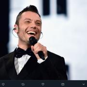 Tiziano Ferro: «Aiutate i cani e… fategli le coccole!»