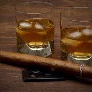1,2 milioni di dollari... per due bottiglie di whisky! Vi raccontiamo l'incredibile nuovo record del mondo a Dubai