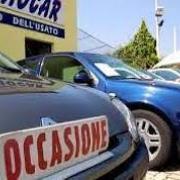 DAI VESTITI ALLE AUTO, L'USATO E' DI MODA: CRESCE L'ITALIA DI "SECONDA MANO"