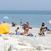 LE FALSE GRIFFE SU SPIAGGE E MERCATINI UE: PERSI 60 MILIARDI E POSTI DI LAVORO
