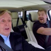 Paul McCartney con James Corden a Carpool Karaoke .