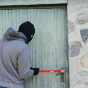 SEMPRE PIU' ARMI NELLE CASE: RIVEDIAMO LA LEGGE SULLA LEGITTIMA DIFESA?
