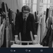Il 1° agosto 1936 nasceva Yves Saint Laurent: ecco i suoi abiti più significativi