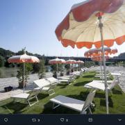 Spiagge in città: in estate sono tante le metropoli che si “inventano” il loro lido