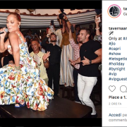 Jennifer Lopez canta a Capri Let's Get Loud. E il video diventa virale