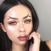 Tendenze beauty su Instagram: ecco quelle più improbabili!