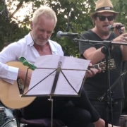Sting: duetto con Zucchero nella sua tenuta in Toscana.
