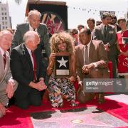 Tina Turner, da 32 anni la sua stella "brilla" sulla Walk of Fame.