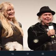 Matrimonio segreto tra Neil Young e Daryl Hannah?