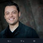 Tiziano Ferro canta, ma… nessuno lo riconosce!