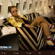 Elton John: ecco la prima immagine ed il teaser del film “Rocketman”