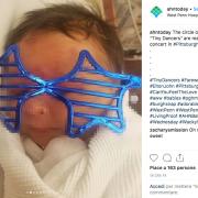 Anche i bebè rendono omaggio a Elton John