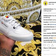 Le scarpe Apple firmate da Versace... stanno tornando! 