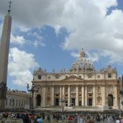 La Basilica di San Pietro: un gioiello cui hanno lavorato artisti come Michelangelo, Bernini, Bramante e Raffaello