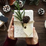 Regali di Natale e oroscopo: ecco cosa regalare segno per segno