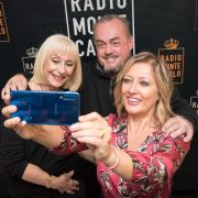 Raffaella Carrà: le foto esclusive negli studi di Radio Monte Carlo