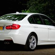 Le strane procedure per comprare un'auto online.