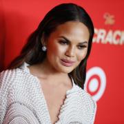 Chrissy Teigen e la principessa Beatrice protagoniste di un simpatico siparietto su Twitter