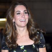 Kate Middleton, senza il Principe William, si diverte moltissimo al museo