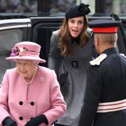 Kate Middleton per la prima volta sola con la Regina Elisabetta