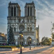 Notre Dame: l’incredibile offerta dei grandi stilisti francesi per la ricostruzione