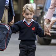 Baby George: i compagni di scuola gli hanno trovato un bel soprannome. Ti riveliamo qual è