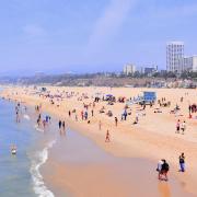Compie 30 anni Baywatch, serie cult sui bagnini di California.