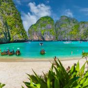 La spiaggia di “The Beach” in Thailandia chiusa fino al 2021