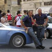 Le forze dell'ordine nel mirino: record di aggressioni e scontri.