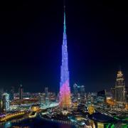 Dubai. Spettacolo di luci nel cuore della città! Ecco la torre luminosa