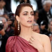 Miriam Leone in rosso infiamma il red carpet di Cannes