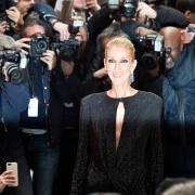 Celine Dion rifà la scena clou di Titanic con James Corden: il video