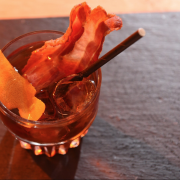 Cocktail alla carne: l'ultima moda (che lascia un po' perplessi)
