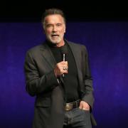 Arnold Schwarzenegger canta la sua vita nella sua prima canzone rap