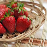 Semifreddo alle fragole e timo, il delizioso dessert dell’estate