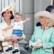Baby Louis saluta come la Regina e conquista tutti
