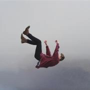 Vertigini nel sonno? Ecco perché sogniamo di cadere!