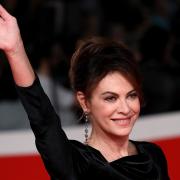 Elena Sofia Ricci in foto col ghiaccio in testa. Ecco perché!
