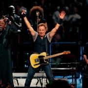 Bruce Springsteen suona a sorpresa ad Asbury Park: il video