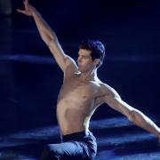 Roberto Bolle danza tra i laser