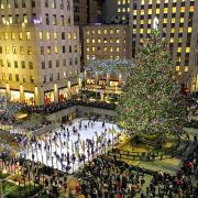 Al Rockefeller Center si illumina l'albero più famoso del mondo