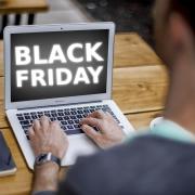 È la settimana che precede il Black Friday, gli sconti prenatalizi convengono davvero?