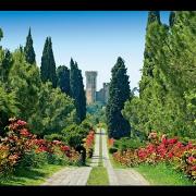 Giardini acquatici, torri e roseti: tutte le meraviglie di uno tra i parchi d'Italia più belli