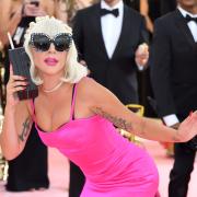Lady GaGa bacia un uomo. E no, non è Bradley Cooper!